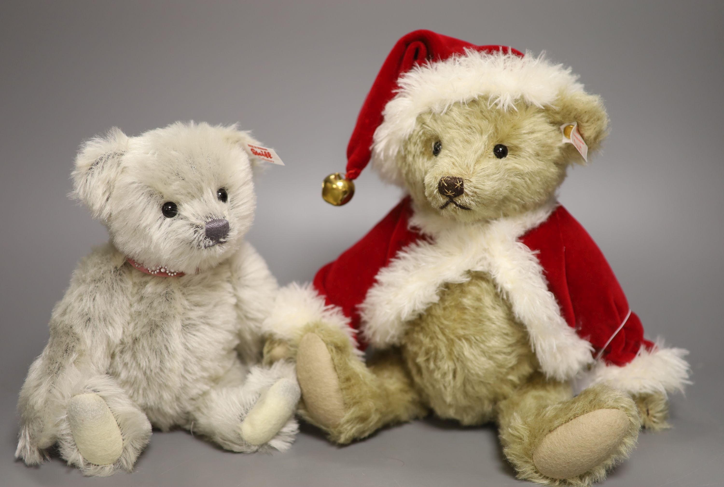 A limited edition Christmas Steiff box and certificate and a Steiff 'Loved' bear, box and certificate (2)